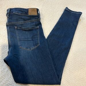 Women’s American Eagle skinny jeans. Size 8 regular.